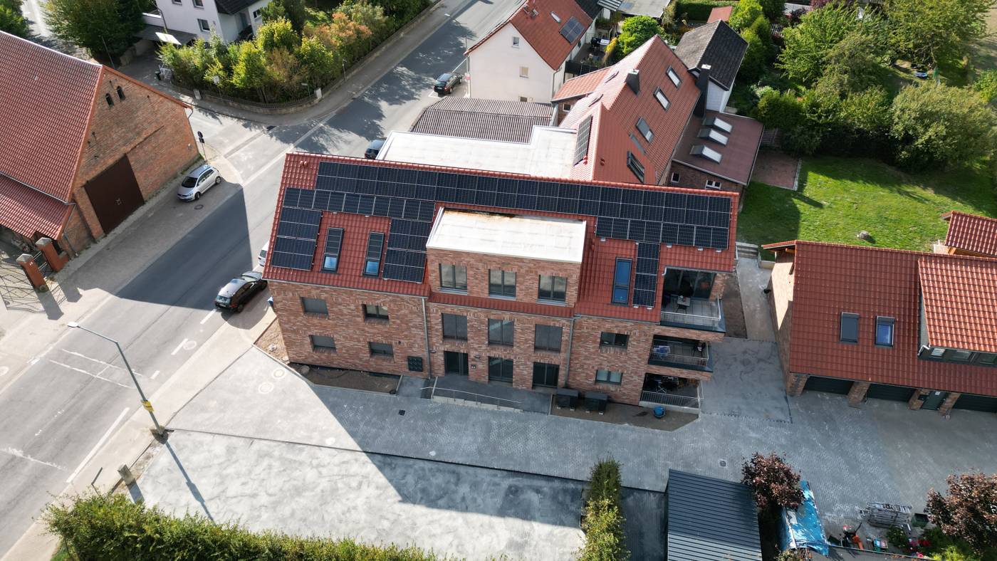 Mehrfamilienhaus aus Klinker mit Photovoltaik in Klein Schöppenstedt