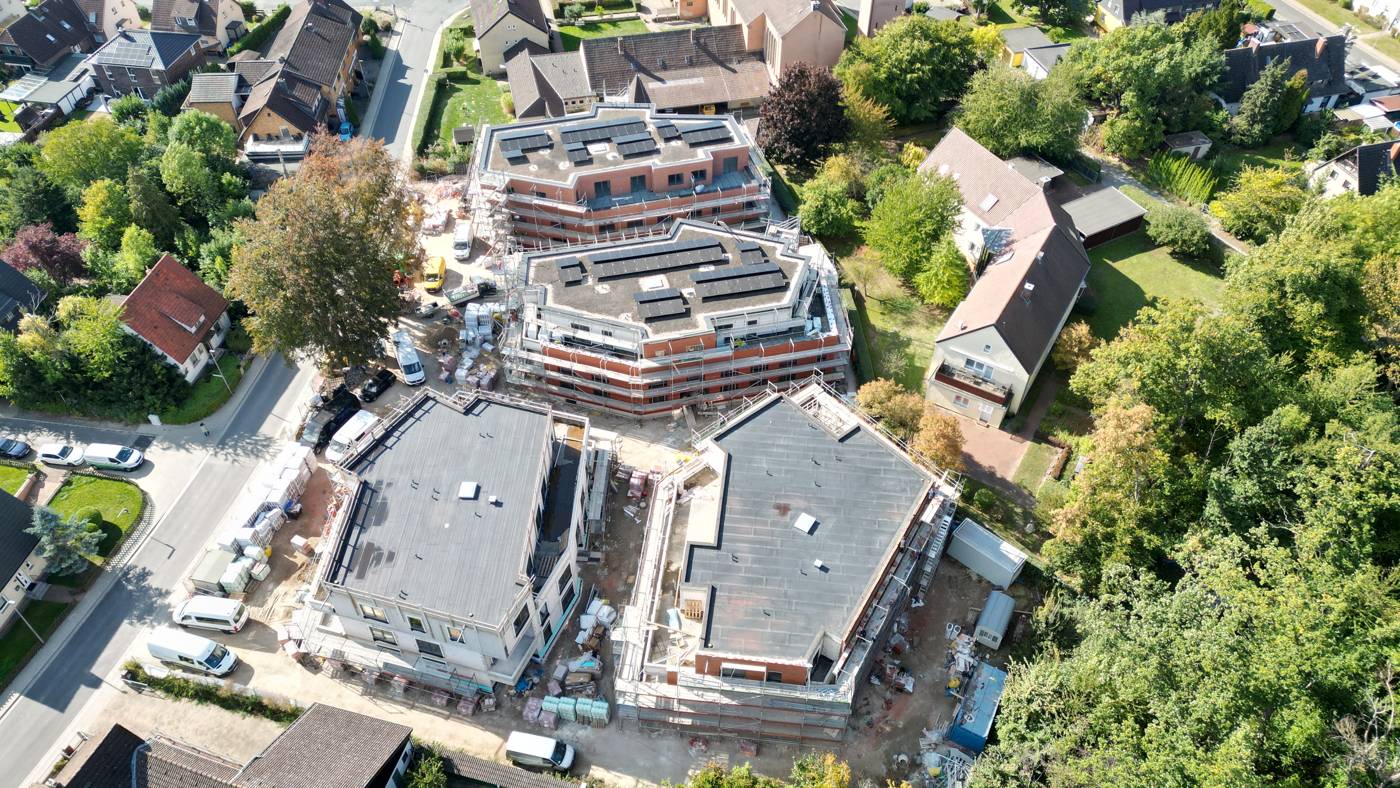 Vier Mehrfamilienhäuser in Salzgitter-Thiede aus der Luft